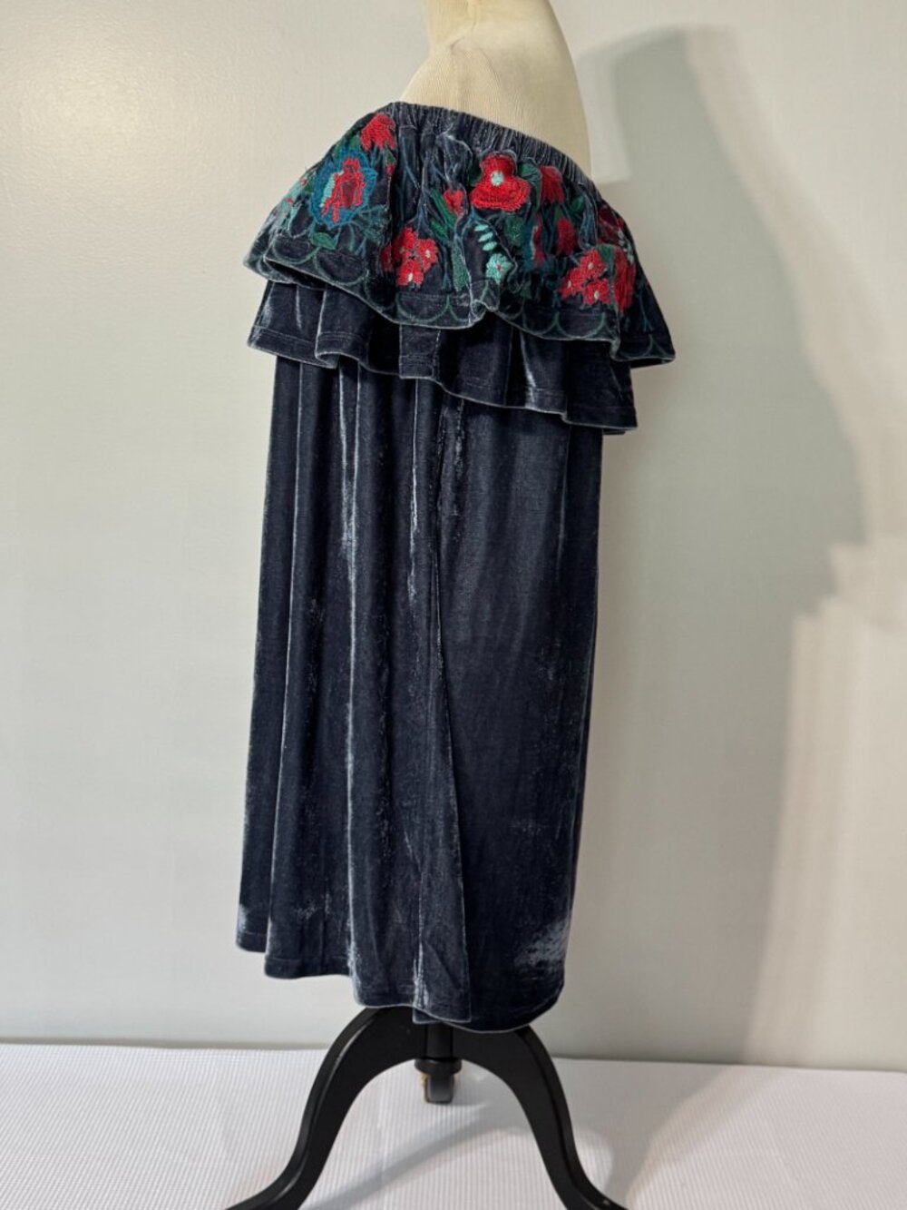 UMGEE Blue Velvet Embroidered Off Shoulder Dress - Picture 2 of 9